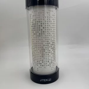 Enceinte Bluetooth J-TEK One Rainbow One blanche dans un emballage cylindrique.